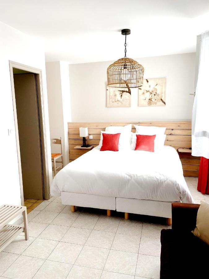 Les Trois Cedres Hotel Saint-Ouen-d'Aunis Kültér fotó