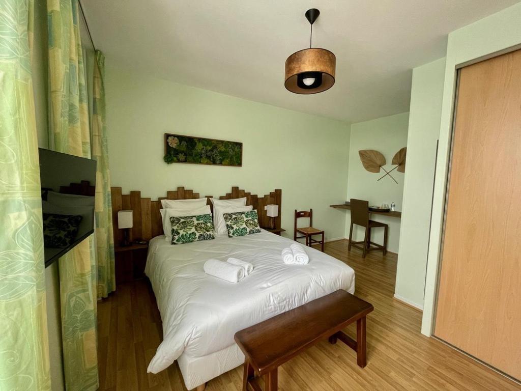 Les Trois Cedres Hotel Saint-Ouen-d'Aunis Kültér fotó